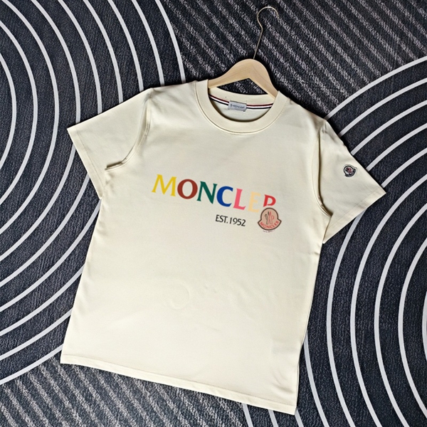 モンクレールTシャツ正面デザイン